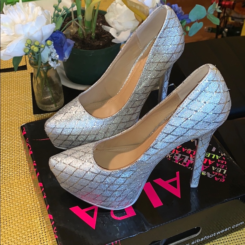 Beautiful Alba stiletto silver shoes - Picture 2 of 8